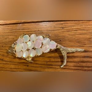 EUC ART (Arthur Pepper) mother of pearl pin/brooch, gold plated. Signed